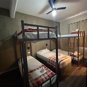 Habitación para Hombres Compartida